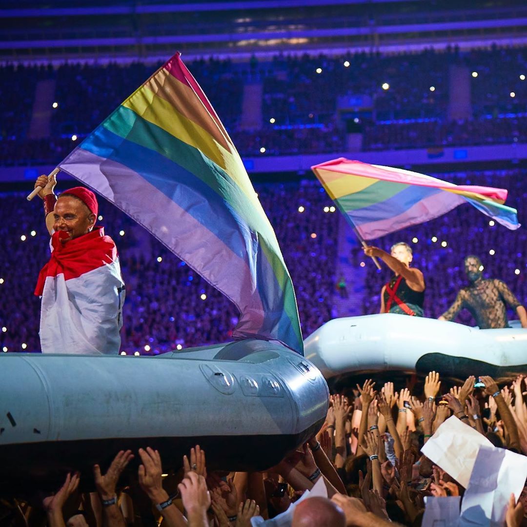 Rammstein schwenken Regenbogenflagge in Polen und setzen klares Zeichen  gegen Homophobie 
