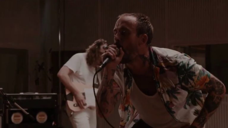 Idles covern „Helter Skelter“ von den Beatles (Live at Abby Road – Lock-In Sessions)